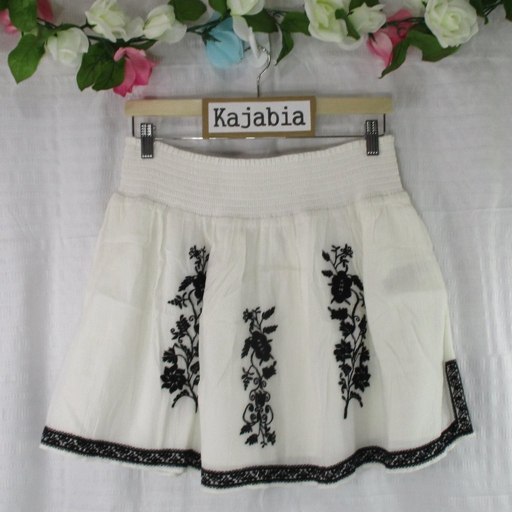 J. CREW Embroidered Skirt Size Medium